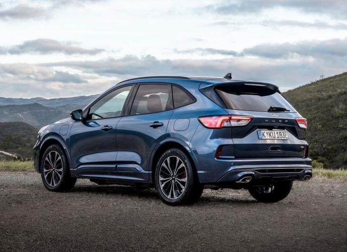 ford-kuga-fhev-moveco-12