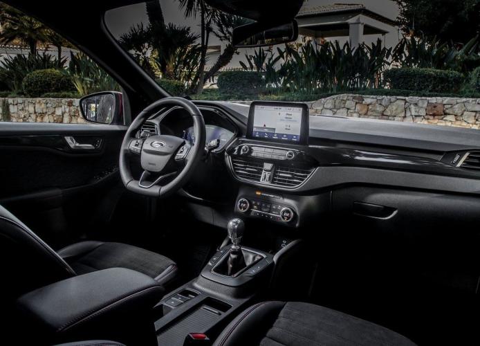 ford-kuga-fhev-moveco-15