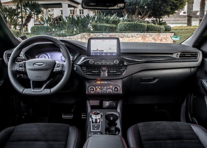 ford-kuga-fhev-moveco-16