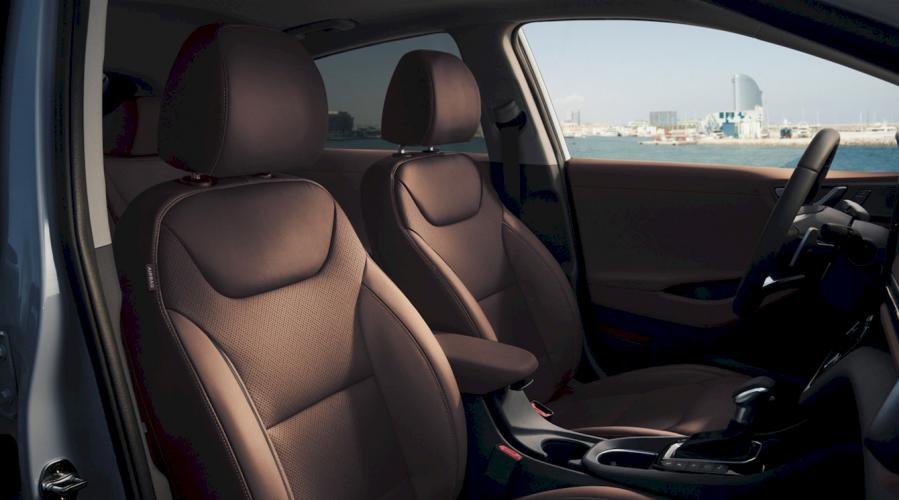 hyundai-ioniq-16-gdi-hev-interior-4-moveco