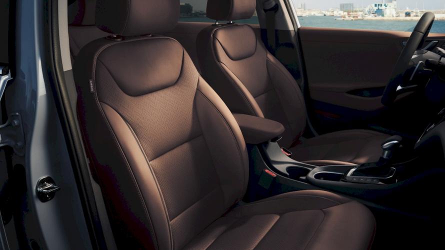 hyundai-ioniq-16-gdi-phev-interior-2-moveco