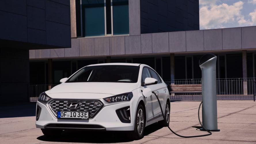 hyundai-ioniq-16-gdi-phev-plug-in-2020-06@2x