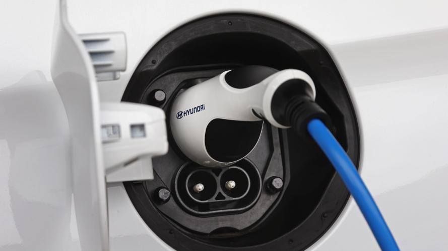 hyundai-ioniq-ev-100kw-electric-2020-22@2x