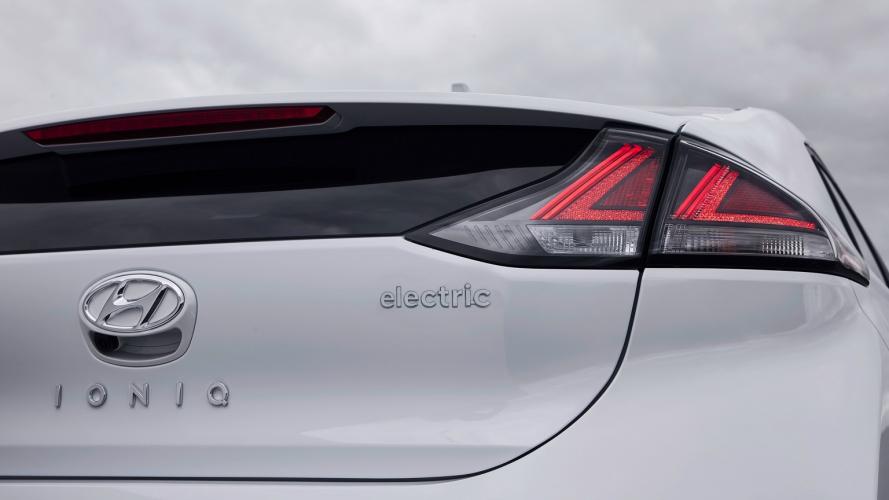 hyundai-ioniq-ev-100kw-electric-2020-23@2x