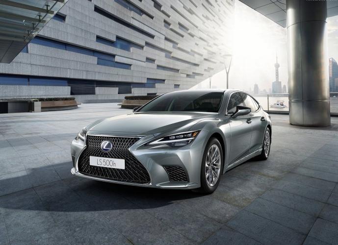 lexus-ls-500h-moveco-17