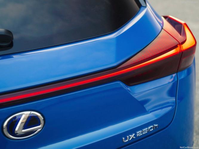 lexus-ux-250h-4x4-moveco-12