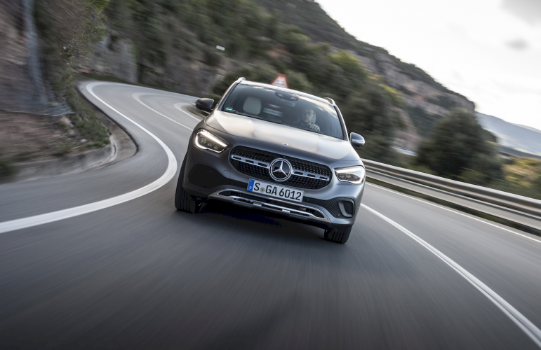 mercedes---benz-gla-250e-mercedes-eq-hibrido-enchufable-10-moveco