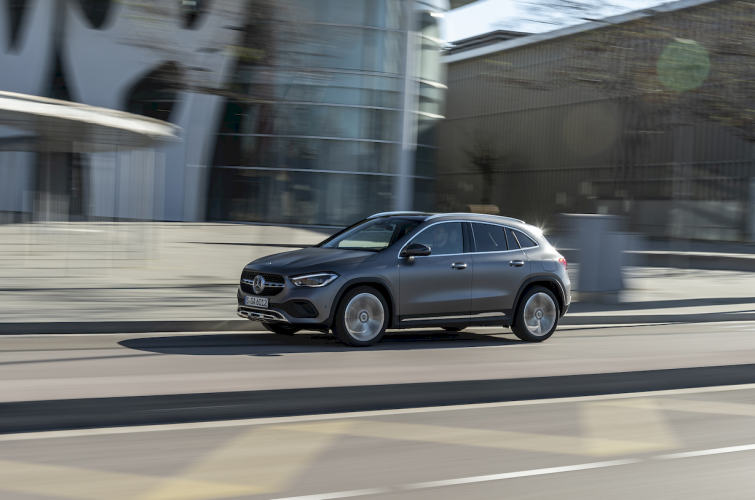 mercedes---benz-gla-250e-mercedes-eq-hibrido-enchufable-12-moveco