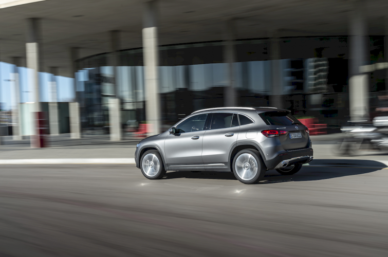 mercedes---benz-gla-250e-mercedes-eq-hibrido-enchufable-14-moveco