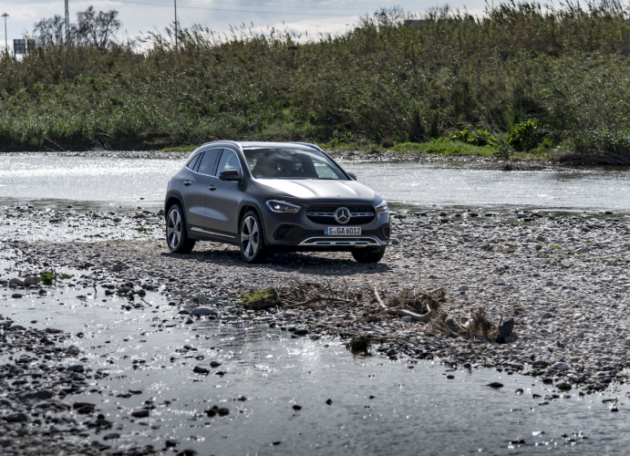 mercedes---benz-gla-250e-mercedes-eq-hibrido-enchufable-15-moveco