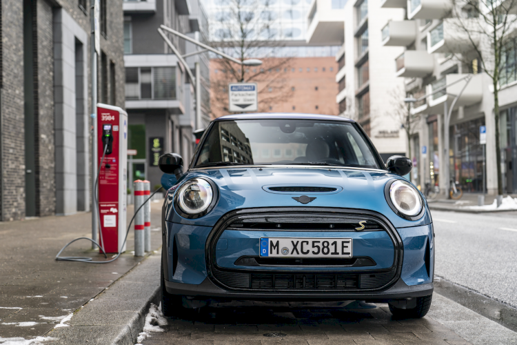 mini-cooper-se-e-electrico-11-moveco