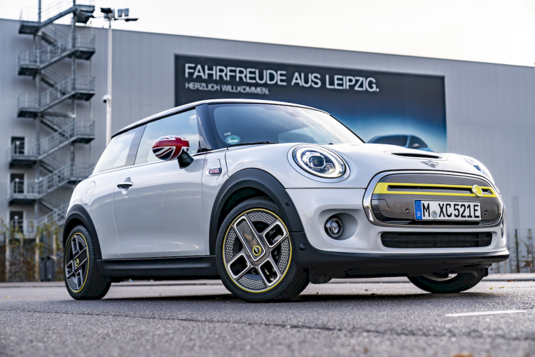 mini-cooper-se-e-electrico-7-moveco