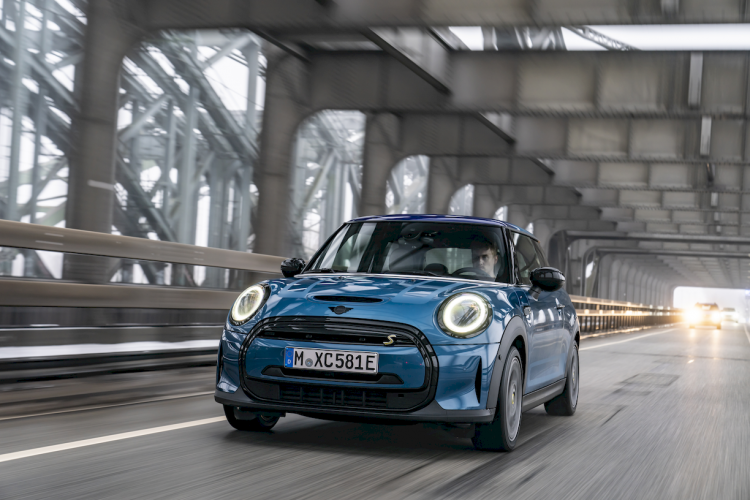 mini-cooper-se-e-electrico-9-moveco