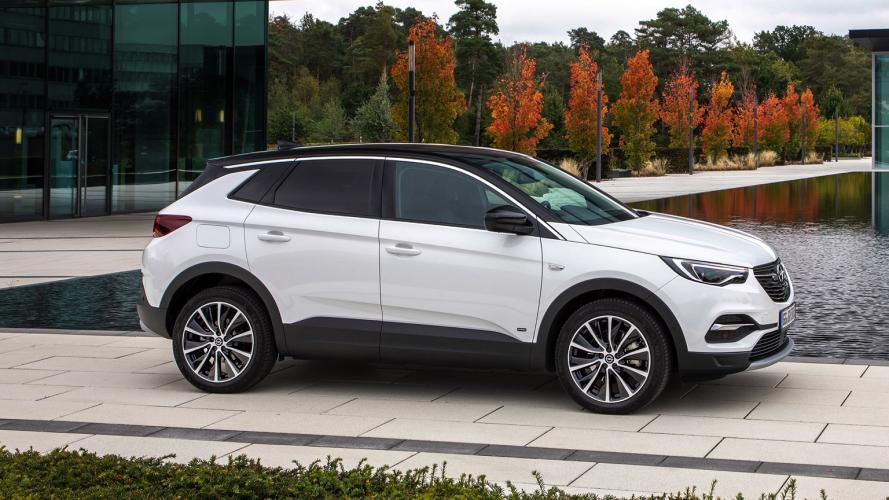 opel-grandland-x-phev-16-turbo-4x2-hybrid-01@2x
