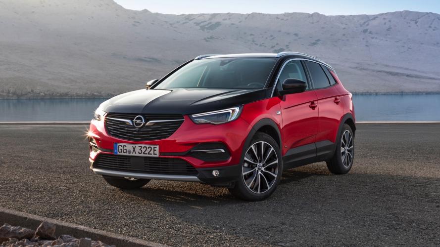 opel-grandland-x-phev-16-turbo-4x4-hybrid4-02@2x