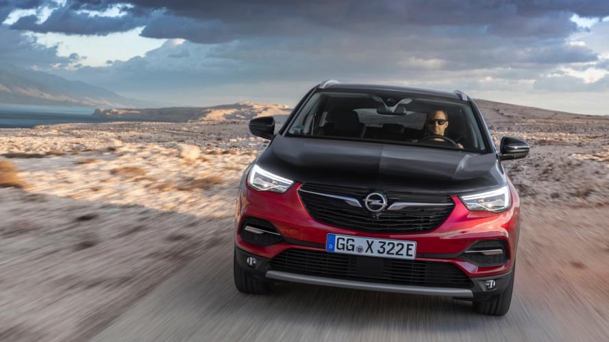 opel-grandland-x-phev-16-turbo-4x4-hybrid4-04@2x