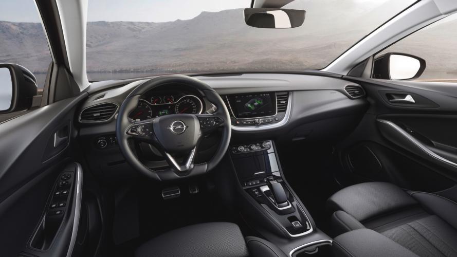 opel-grandland-x-phev-16-turbo-4x4-hybrid4-08@2x