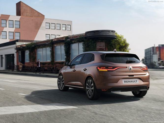 renault-megane-e-tech-rsline-hibrido-enchufable-moveco-2