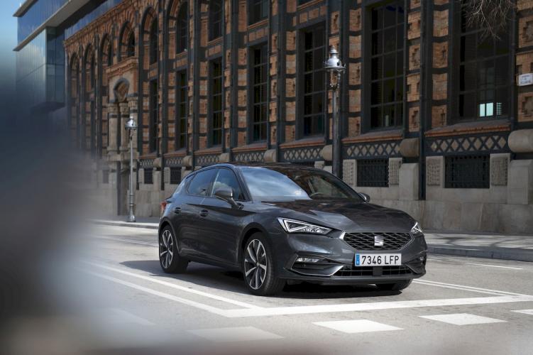 seat-leon-e-hybrid-hibrido-enchufable-moveco-26
