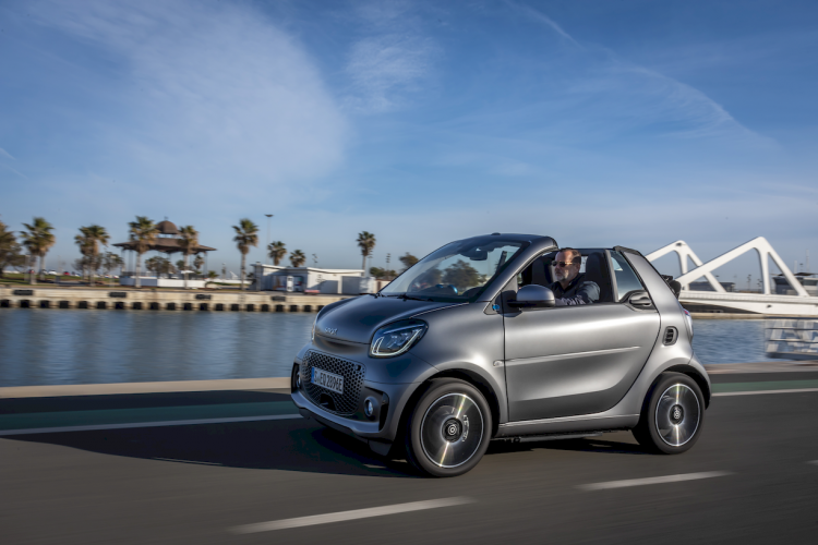 smart-fortwo-cabrio-eq-20-moveco