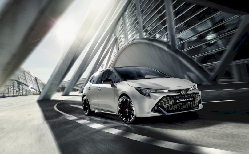 toyota-corolla-20-180h-gr-sport-blanco