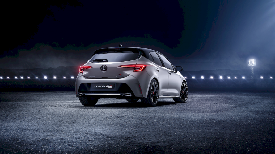 toyota-corolla-20-180h-gr-sport-trasera