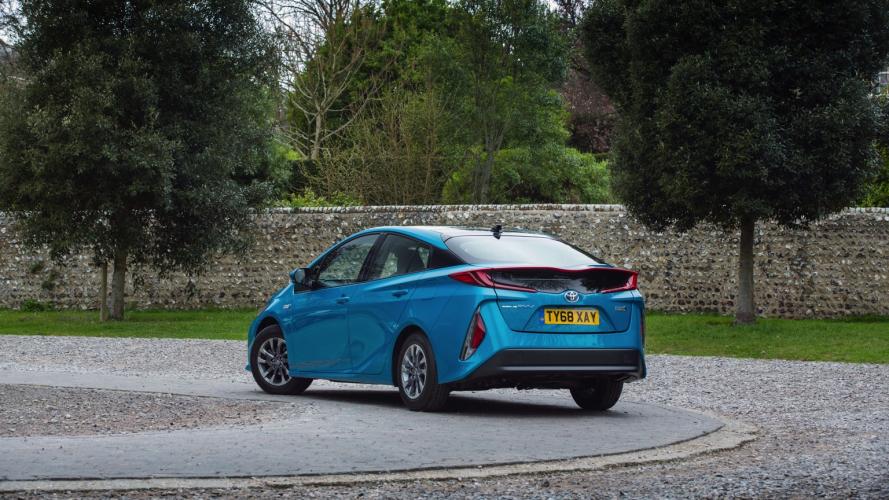 toyota-prius-plug-in-plug-in-hybrid-2019-02@2x