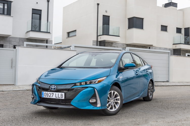 toyota-prius-plug-in-prius-plugin-1-moveco