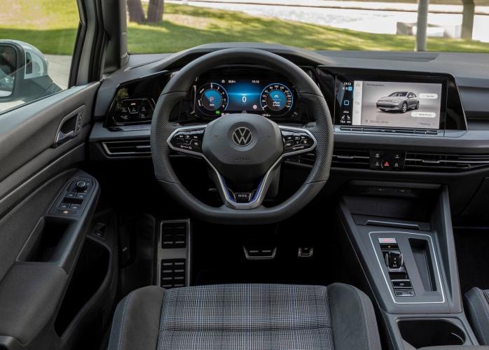 volkswagen-golf-ehybrid-moveco-11