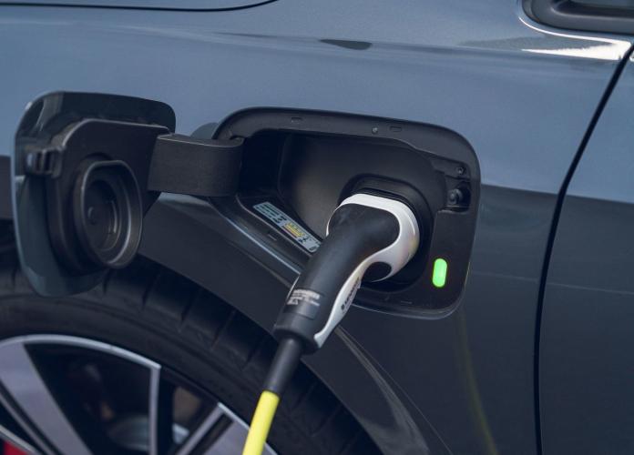 volkswagen-golf-ehybrid-moveco-2