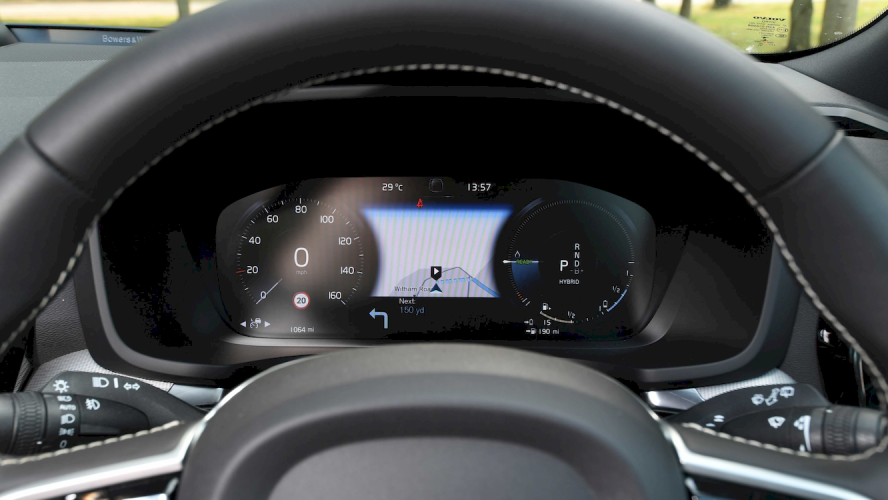 volvo-v60-recharge-hibrido-enchufable-3-moveco