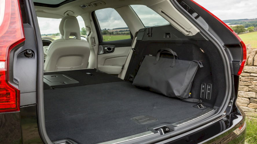 volvo-xc60-recharge-hibrido-enchufable-27-moveco