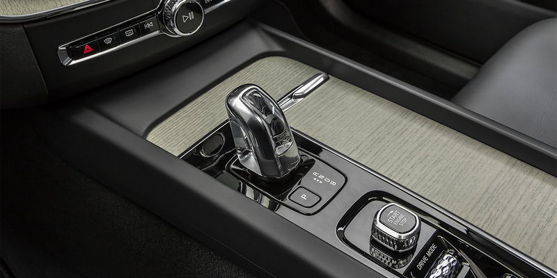 volvo-xc60-recharge-hibrido-enchufable-9-moveco