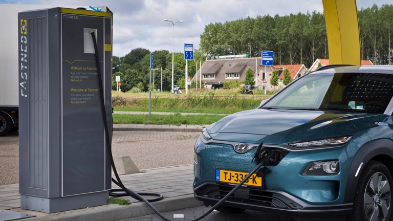 hyundai_kona_electrico_10_moveco